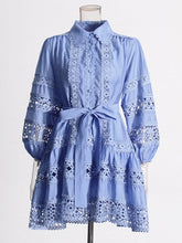 Mini-robe à manches longues ajourée brodée